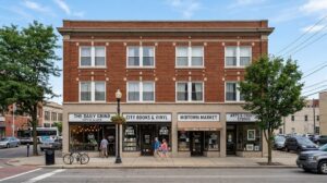 Small commercial property for sale in Toledo with ground-floor retail and apartments above